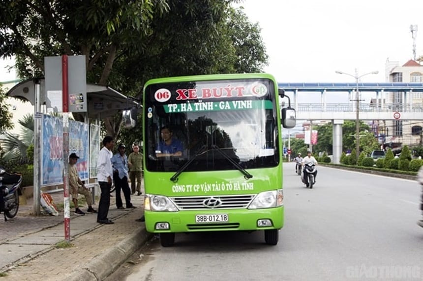 Tuyến xe buýt số 06 tại trạm dừng