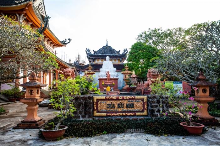 Thời gian và phí tham quan tại chùa Bửu Minh