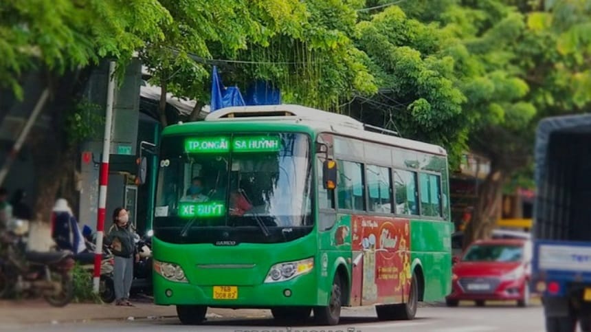 Xe buýt tuyến Ba Vì Quảng Ngãi phục vụ người dân khu vực miền núi