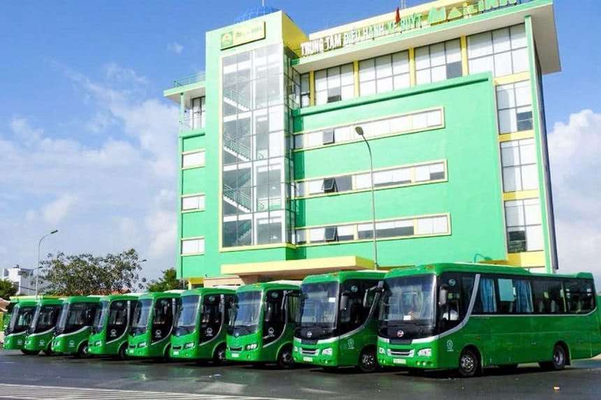 Xe buýt Mai Linh tại Quảng Ngãi đón khách