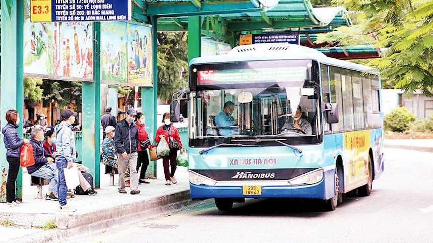 Bỏ túi kinh nghiệm đi xe bus văn minh, an toàn