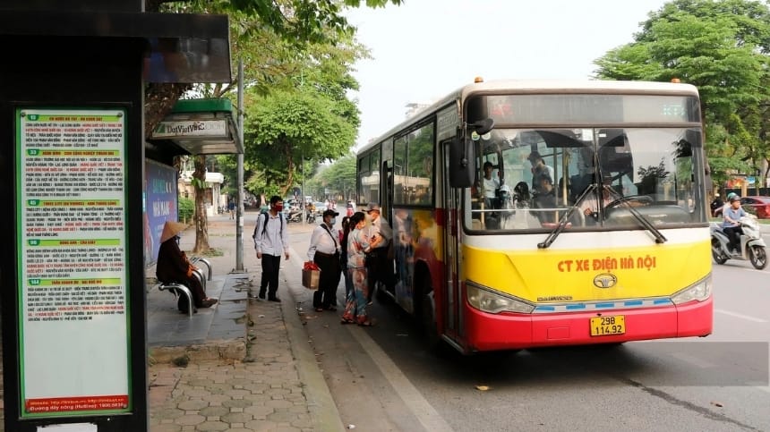 Di chuyển bằng xe bus 49 giúp bạn tối ưu chi phí