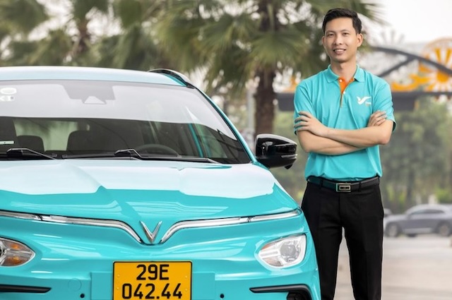 Đội ngũ tài xế chuyên nghiệp, thân thiện, luôn hỗ trợ khách hàng Đội ngũ tài xế chuyên nghiệp, thân thiện, luôn hỗ trợ khách hàng