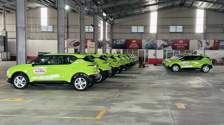 Đội xe Nam Thắng đời mới, sạch sẽ luôn sẵn sàng phục vụ hành khách 24/7