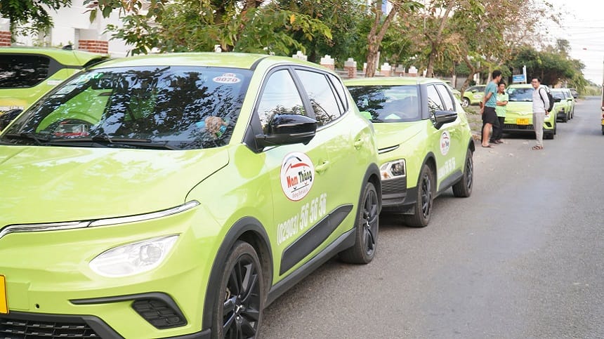 Đội xe Taxi Nam Thắng hiện đại, sẵn sàng phục vụ hành khách