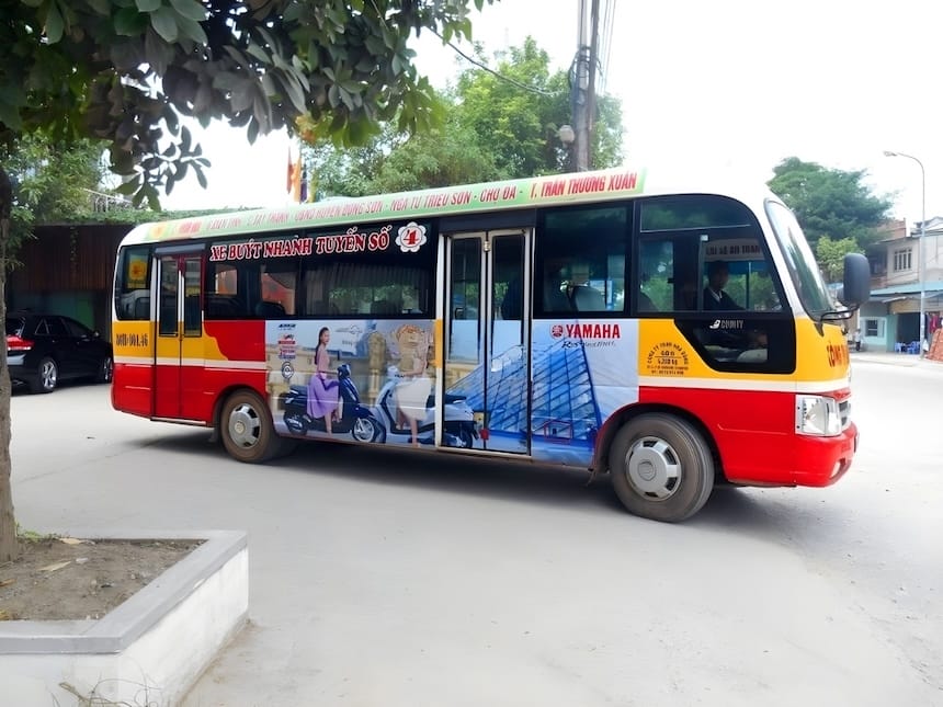 Giá vé xe buýt được niêm yết rõ ràng, hợp lý với mọi đối tượng