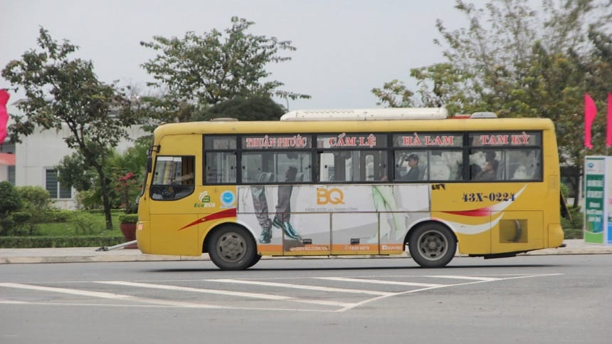 Hệ thống xe buýt liên tỉnh với màu sắc đặc trưng giúp hành khách dễ dàng nhận diện từ xa