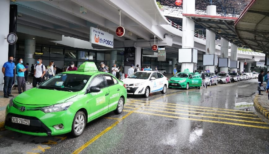 Hình ảnh taxi đón khách ở khu vực sân bay