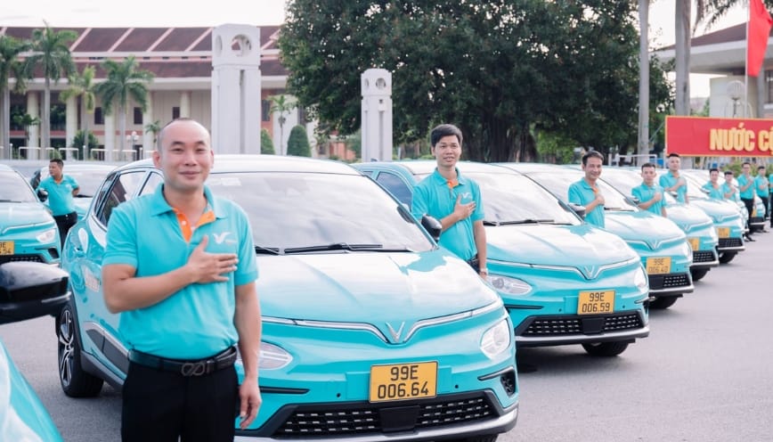 Hỗ trợ đặt xe nhanh chóng thông qua các app hoặc hotline của hãng