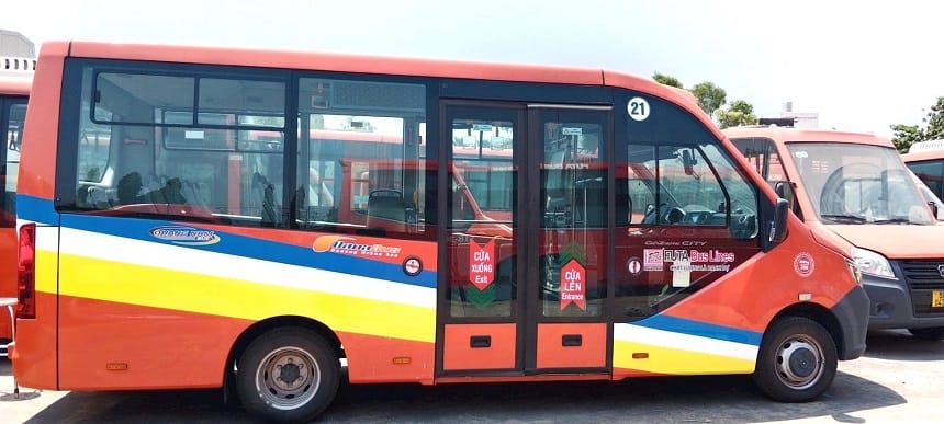 Không gian bên trong xe bus sạch sẽ, thoáng mát, mang lại sự thoải mái cho du khách