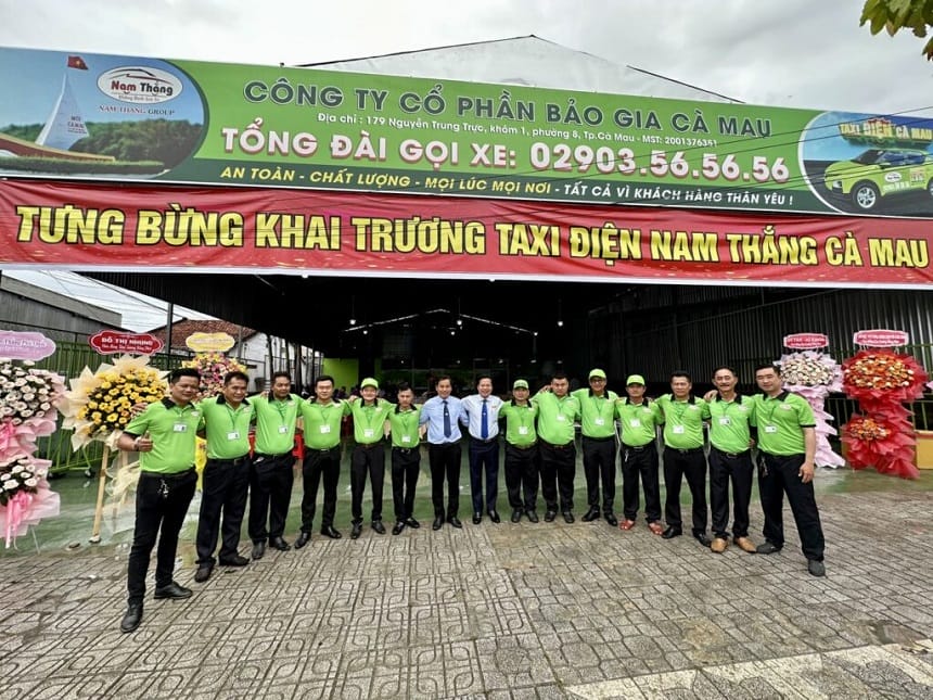Liên hệ ngay Hotline Taxi Nam Thắng để đặt xe nhanh chóng 24/7