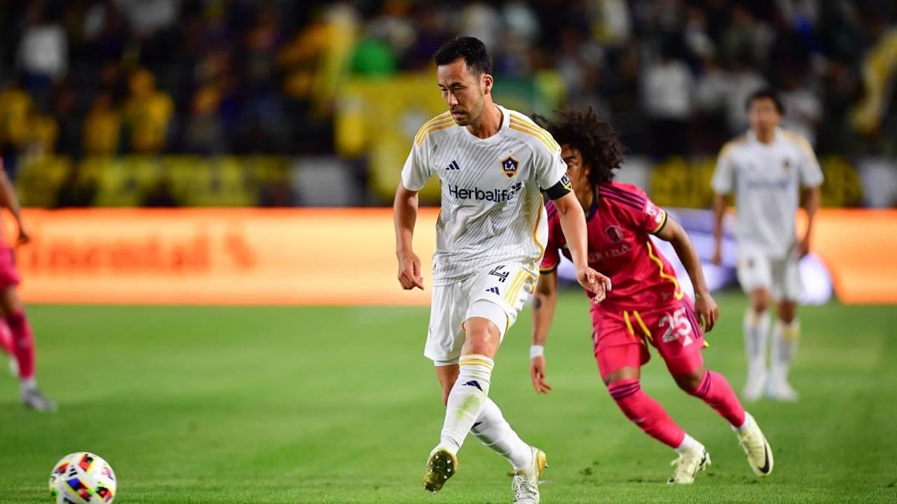 Giới thiệu về cầu thủ Maya Yoshida