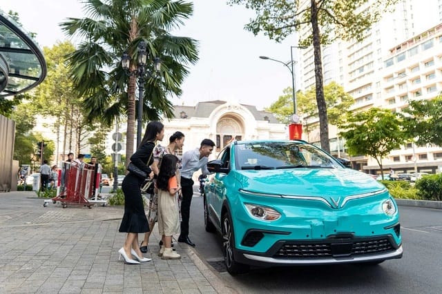 Tài xế Taxi Xanh Châu Đức luôn đúng giờ, lịch sự và sẵn sàng hỗ trợ khách hàng