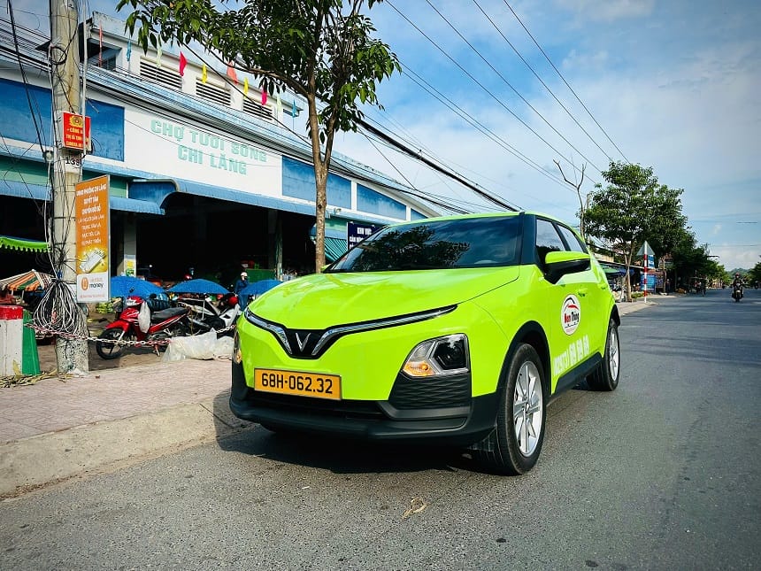 Tài xế taxi Nam Thắng được đào tạo bài bản với thái độ phục vụ chuyên nghiệp