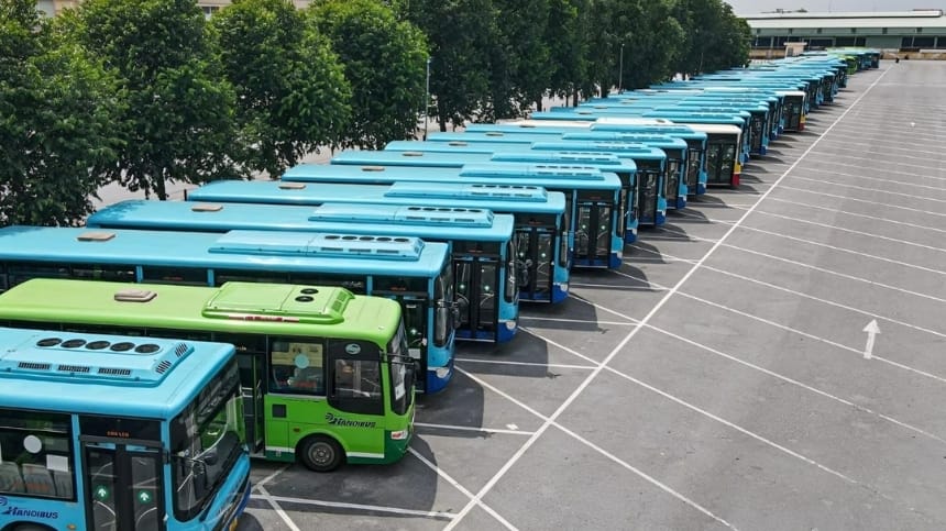 Xe bus 57 hoạt động đều đặn trong ngày, phục vụ nhu cầu di chuyển của hành khách