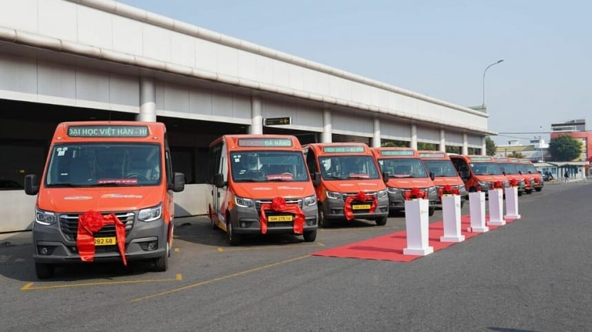 Xe bus Phương Trang đi Hội An với sắc cam đặc trưng và hệ thống điều hòa hiện đại