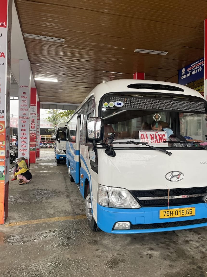 Xe buýt hiện đại, đáp ứng nhu cầu đi lại tuyến đường dài của hành khách