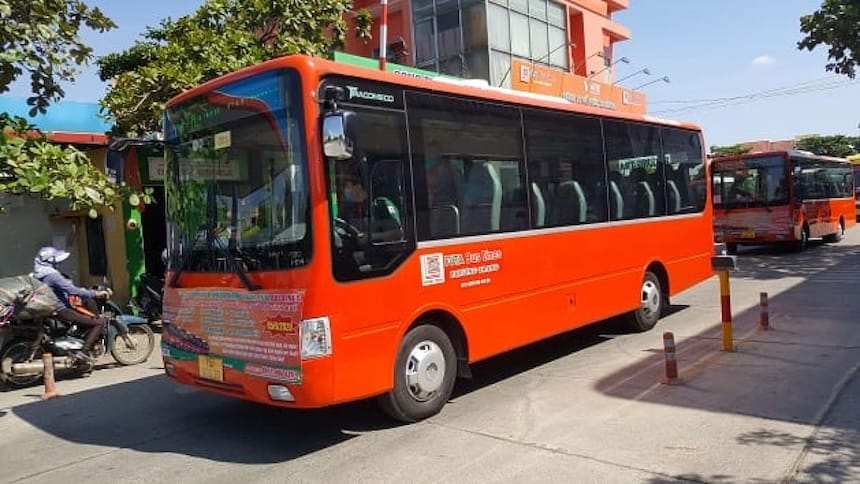 Xe buýt hoạt động hàng ngày, phục vụ hành khách trên mọi chặng đường
