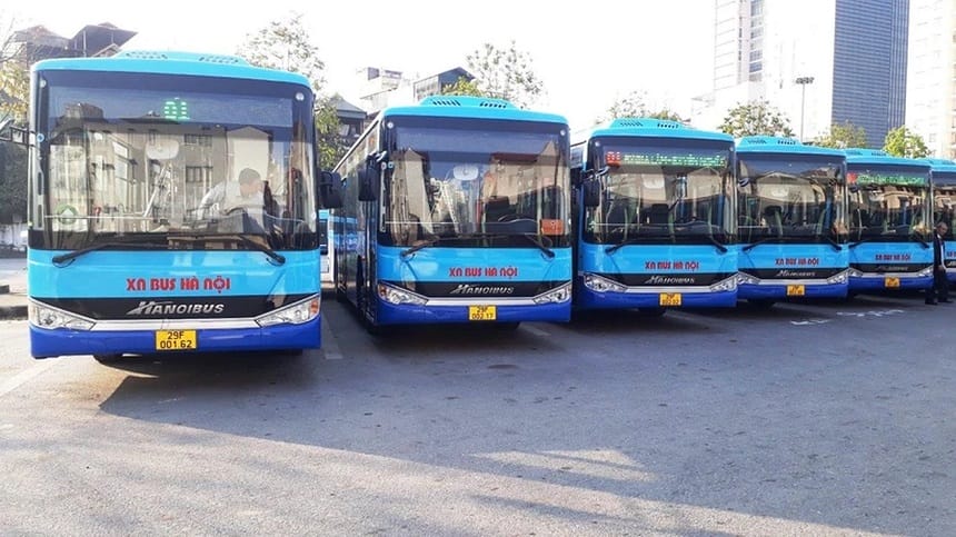 Xe buýt tuyến 02 là một trong những tuyến huyết mạch ở Hà Nội