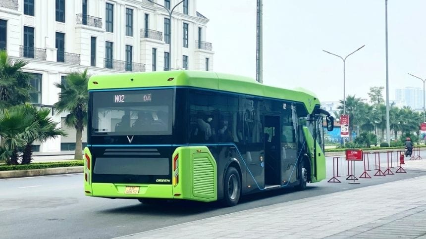 Xe hoạt động xuyên suốt, phục vụ nhu cầu đi lại của người dân Thủ đô