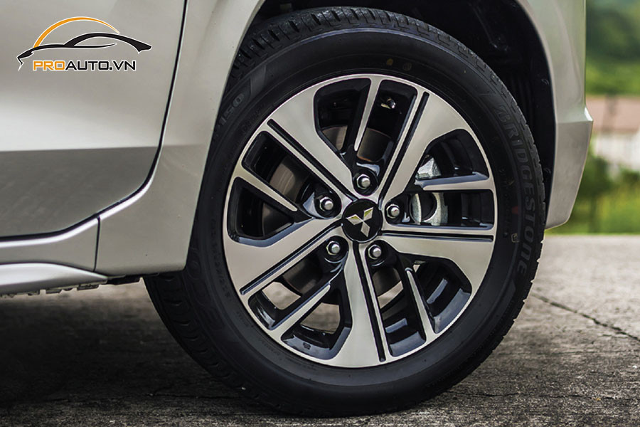 Ba mẫu mâm xe khác nhau phù hợp cho việc độ xe Mitsubishi Xpander, thể hiện đa dạng lựa chọn.