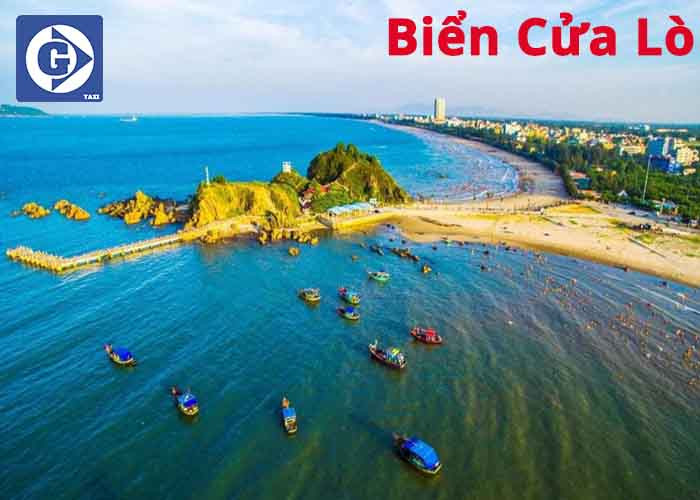 Bãi biển Cửa Lò trong xanh với hàng dừa
