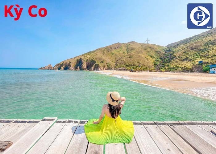 Bãi biển Kỳ Co với nước xanh ngọc và vách đá hùng vĩ