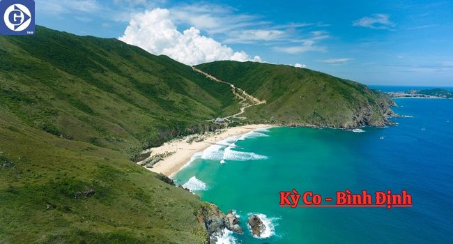 bãi biển trong xanh tại Kỳ Co khi du lịch Bình Định