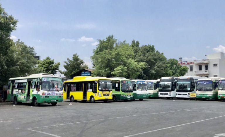 Bãi đậu xe phân khu tại bến xe Phú Chánh