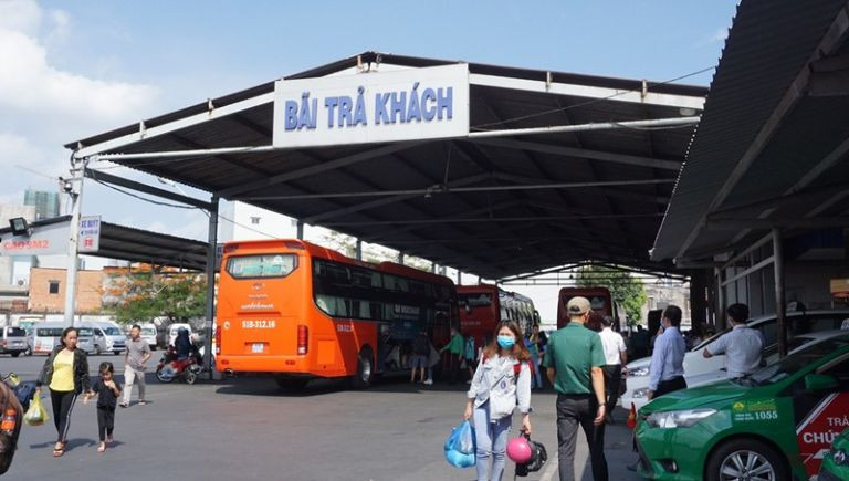 Bãi đỗ xe khách tại bến xe Hà Giang phục vụ tuyến miền Nam