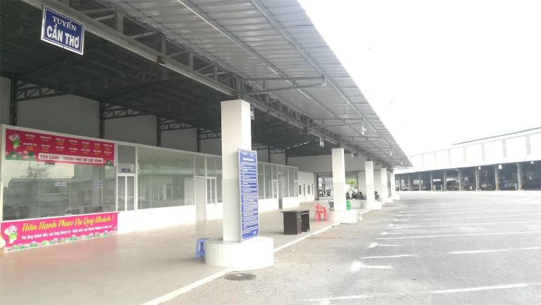Bãi đỗ xe rộng rãi cho hành khách tại bến xe