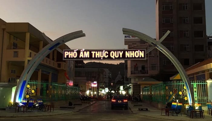 Phố ẩm thực đêm đa dạng nhiều món ngon