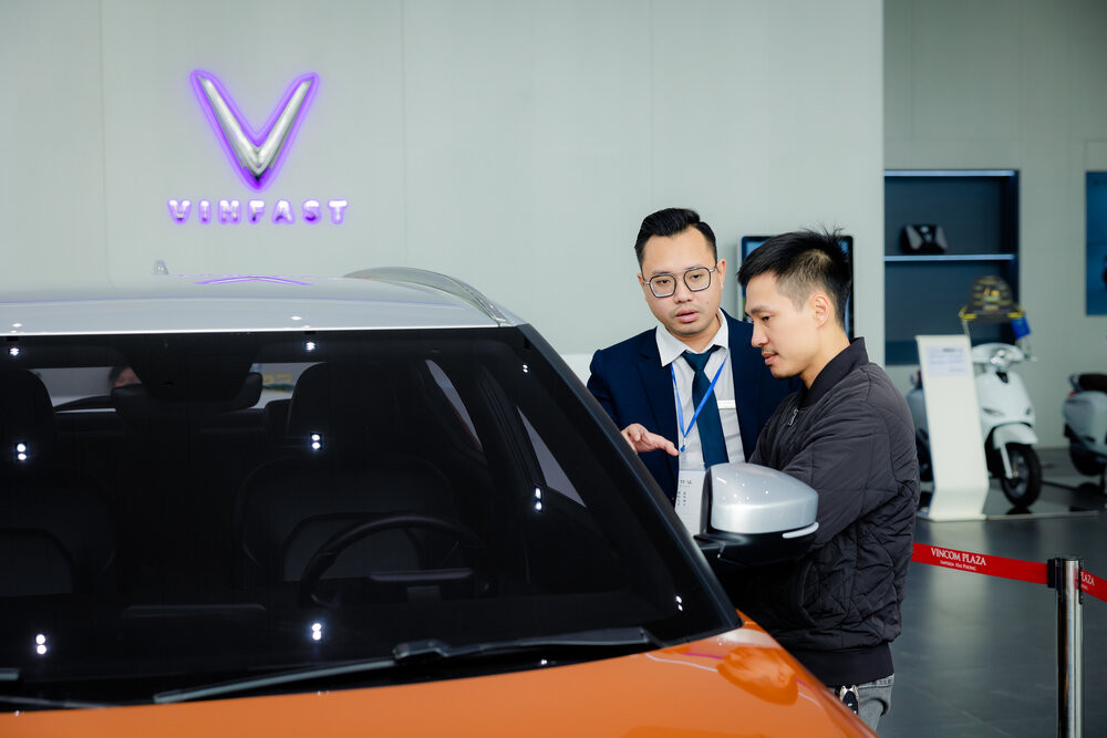 Bảng điều khiển và màn hình trung tâm tối giản của VinFast VF 5 Plus