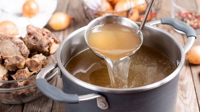 Nồi nước lèo quyết định hương vị món bánh canh mì Bình Định