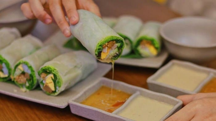 Để làm được bánh cuốn Bình Định cần thực hiện nhiều công đoạn