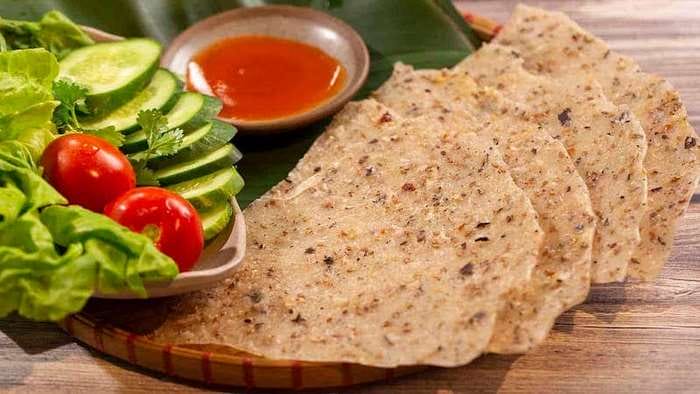 Món bánh tráng nước dừa Tam Quan - bánh đặc sản Bình Định