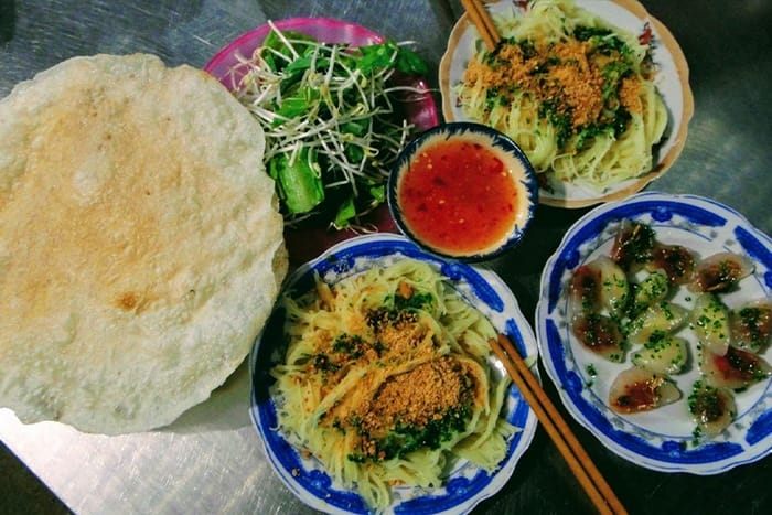 Bánh dây Bình Định là một trong những món đặc sản của xứ Nẫu