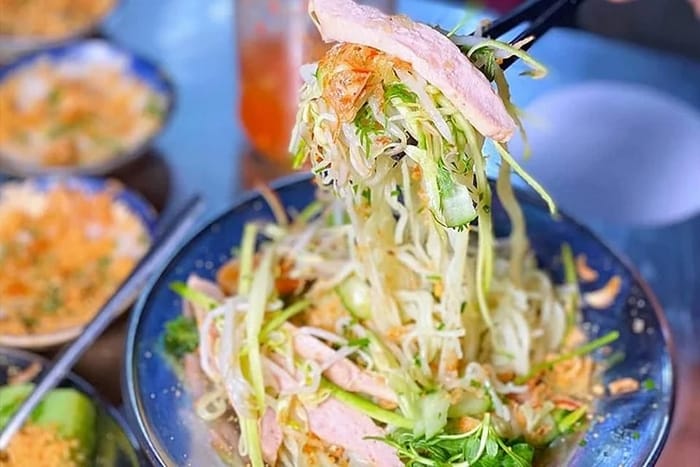 Bánh dây Bình Định là món ăn dân dã, đòi hỏi sự kỳ công, cẩn trọng trong từng công đoạn