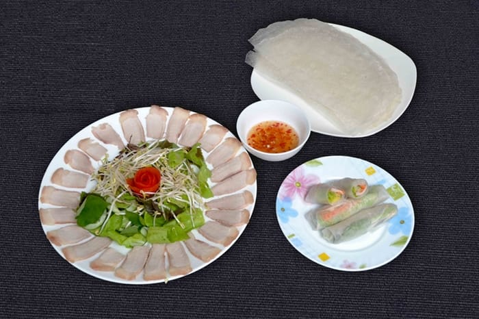 Bánh tráng gạo Bình Định mỏng, dẻo, thơm mùi gạo, có thể dùng cho nhiều món ăn