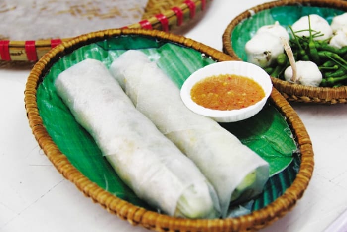 Bánh tráng gạo Bình Định là loại phổ biến nhất trong bữa cơm gia đình