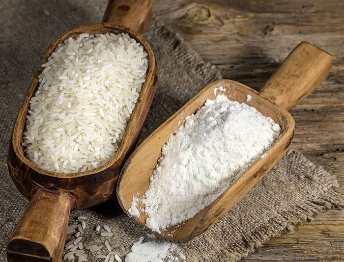 Gạo tẻ ngon là nguyên liệu chủ yếu để làm bánh tráng gạo Bình Định