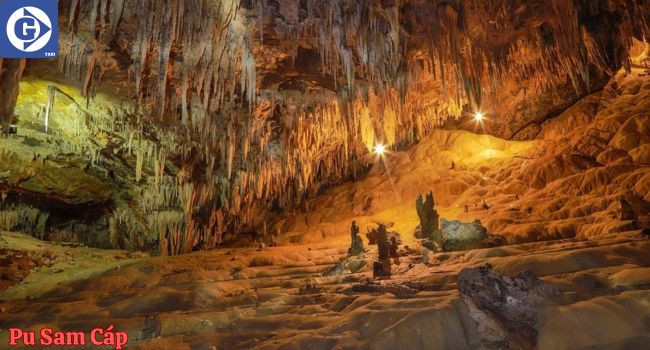 Bên trong hang động Pu Sam Cáp với thạch nhũ lung linh