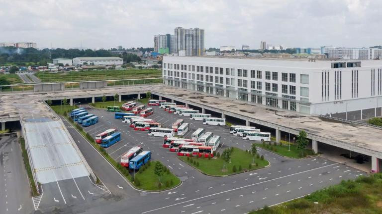 Bên trong nhà ga Bến xe Miền Đông Mới phục vụ hành khách