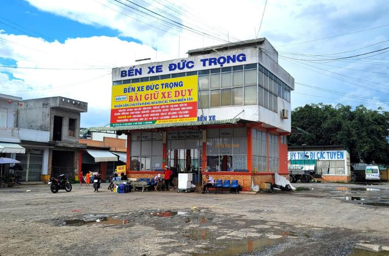 Bến xe Đức Trọng trên Quốc lộ 20, điểm trung chuyển quan trọng của Lâm Đồng