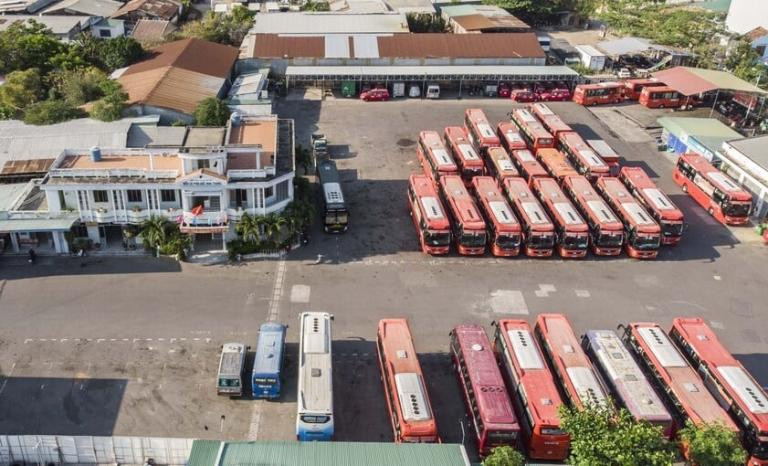 Bến xe Phía Bắc Nha Trang với nhiều xe khách