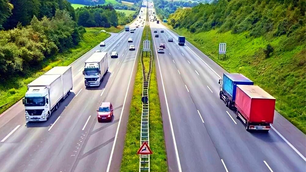 Biển báo tốc độ và phân làn trên đường cao tốc, hướng dẫn di chuyển đúng kỹ thuật