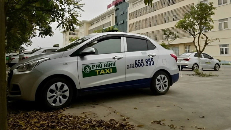 Biển hiệu Taxi Phú Bình, dễ dàng liên hệ số taxi Đồng Hỷ để đặt xe.