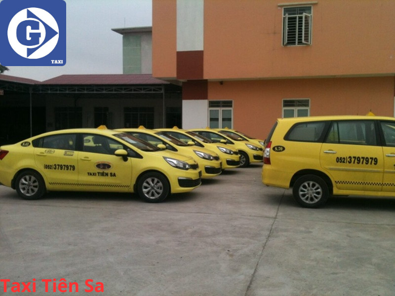 biển hiệu Taxi Tiên Sa và xe taxi