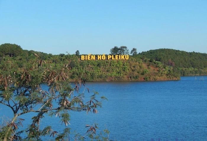 Biển Hồ Pleiku mang vẻ đẹp thiên nhiên vừa nên thơ vừa linh thiêng