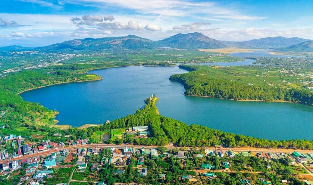 Biển Hồ Pleiku Gia Lai: Kinh nghiệm du lịch Biển Hồ dành cho du khách lần đầu ghé thăm phố núi Gia Lai